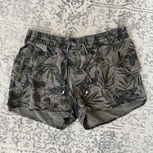 Old Navy tropical camo shorts